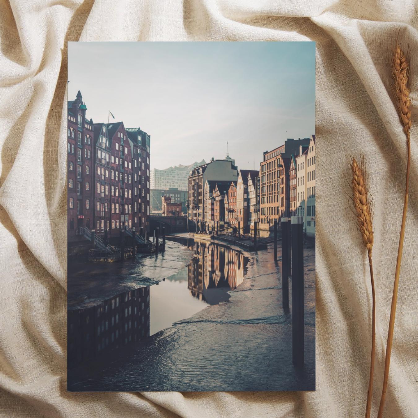 Hamburg Speicherstadt bei Ebbe Poster | Historische Speicher | Elbe Fleet Fotokunst | Hanseatische Architektur | Hansestadt Wandbild