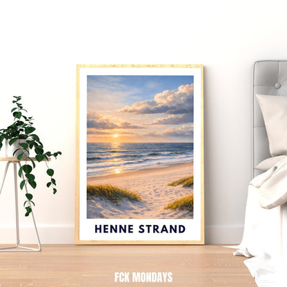 Henne Strand Poster | Dünen Nordsee | Goldenes Abendlicht | Minimalistisches Strandposter | Skandinavische Küstenruhe Dänemark Küste