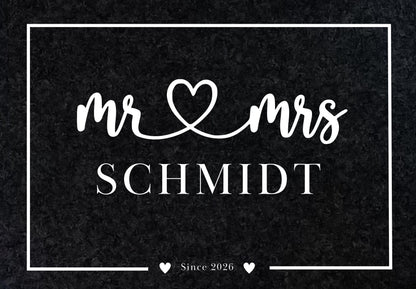 Personalisierte Fußmatte Mr & Mrs mit Name | Hochzeitsgeschenk Türmatte individuell | Eingangsbereich Matte Hochzeit Geschenk Gummirand
