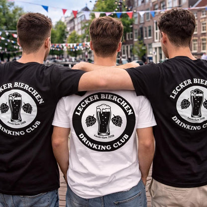 Personalisierbares JGA Shirt – Lecker Bierchen Drinking Club Männer – Outfit Party Urlaub T-Shirt mit Wunsch Ort & Jahr Junggesellenabschied