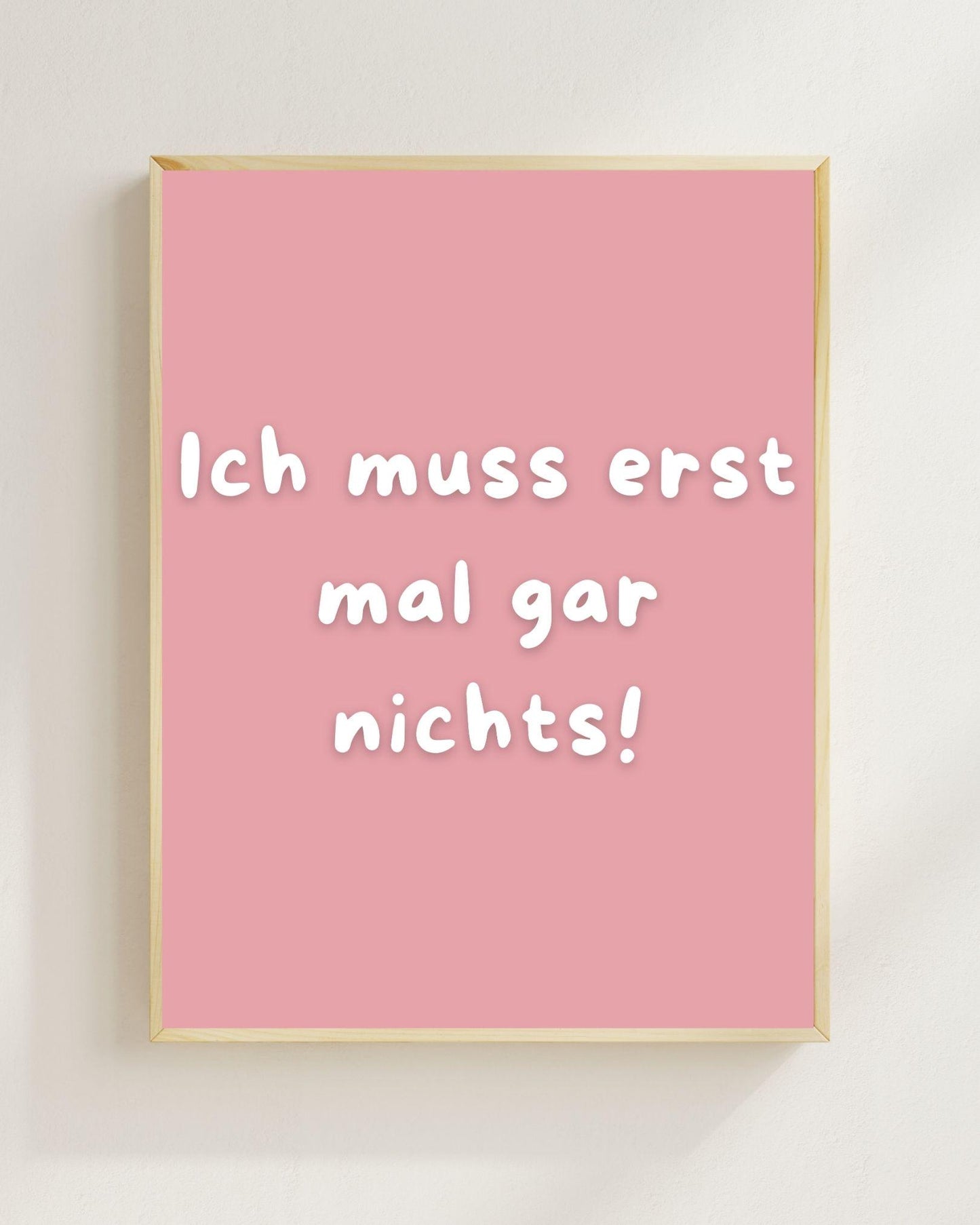 Lustiges Motivations Poster „Ich muss erst mal gar nichts“ – Humorvolle Wanddeko, Sarkastischer Spruch, Mental Health Poster Zitat Humor