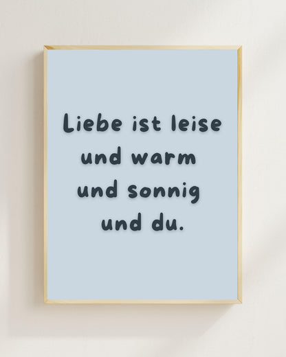 Liebe ist leise Poster | Liebe Wandbild Valentinstag Geschenk Jahrestag Plakat | Beziehung Geschenk | Freundschaft Positive Wanddeko