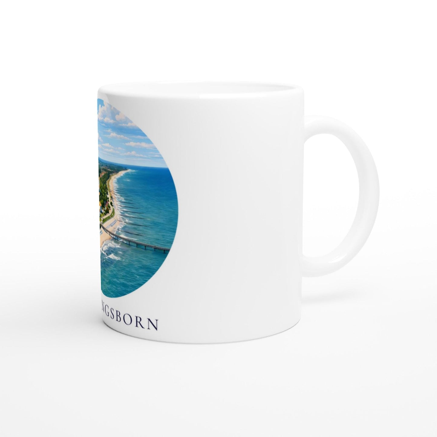 Kühlungsborn Tasse | Ostsee Becher mit Strandmotiv | Geschenk für Meerliebhaber | Seebrücke Souvenir | Kaffee Becher
