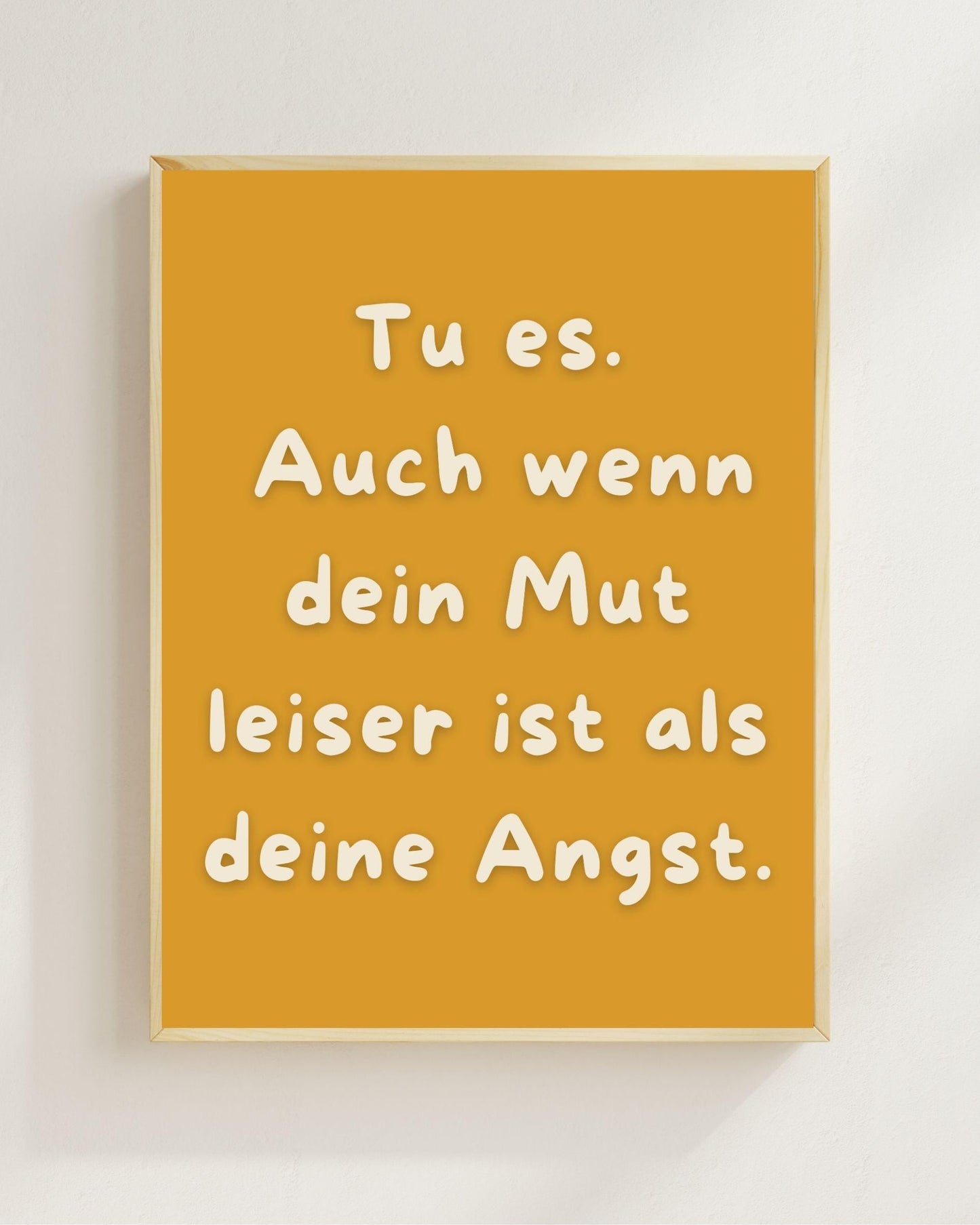 Mut Spruch Poster Minimalistisch | Tu es trotz Angst Zitat | Mental Health Wandbild | Motivation Spruch Deutsch | Achtsamkeit Deko Modern