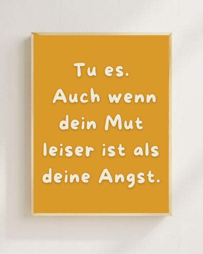 Mut Spruch Poster Minimalistisch | Tu es trotz Angst Zitat | Mental Health Wandbild | Motivation Spruch Deutsch | Achtsamkeit Deko Modern