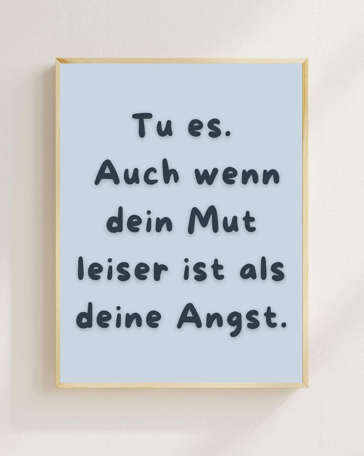 Mut Spruch Poster Minimalistisch | Tu es trotz Angst Zitat | Mental Health Wandbild | Motivation Spruch Deutsch | Achtsamkeit Deko Modern