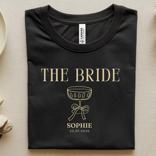 Bride Shirt personalisiert, THE BRIDE T-Shirt JGA, Braut Shirt mit Name & Datum, Bachelorette Party Outfit, Clean Bridal Shirt Party Urlaub
