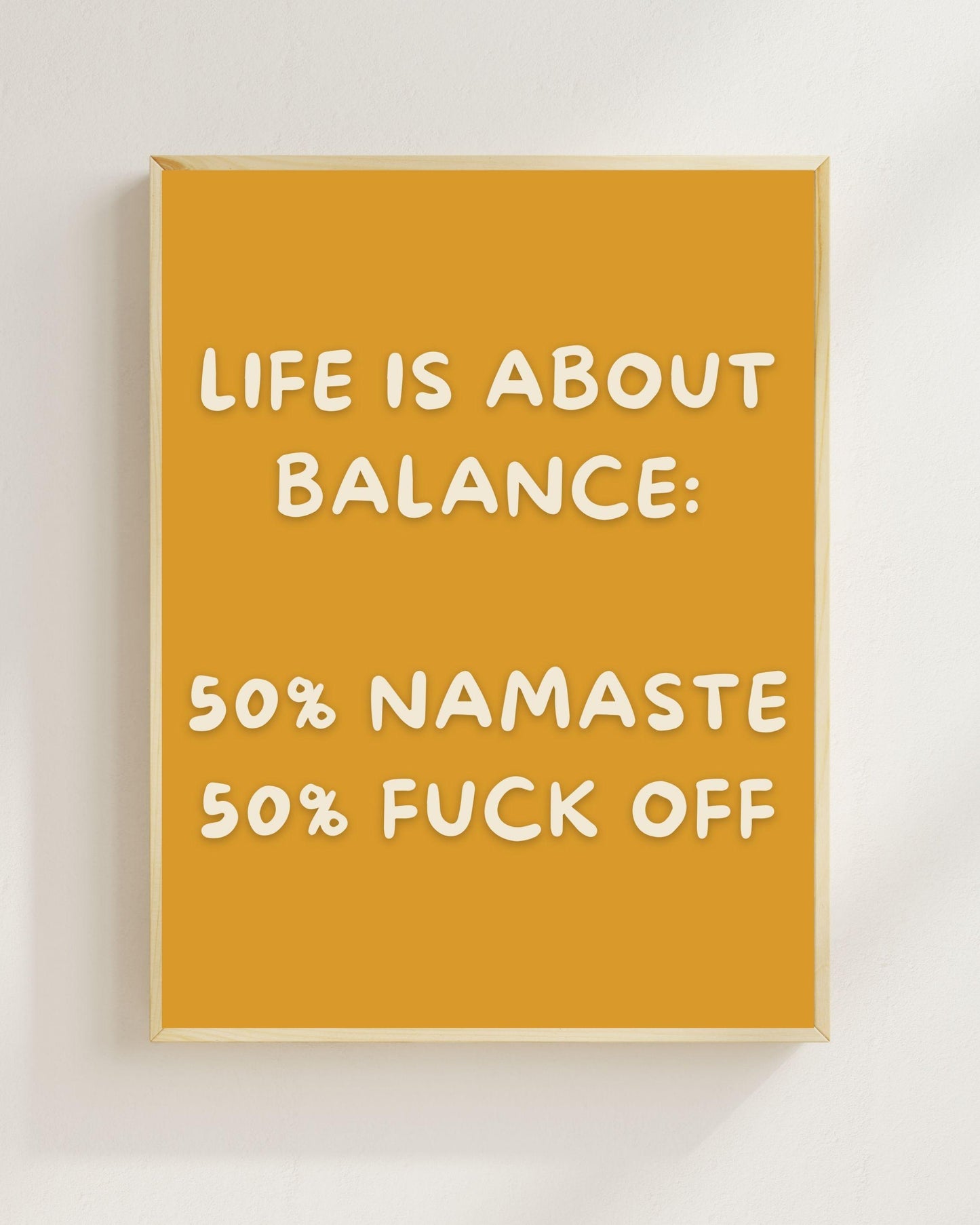 Life Is About Balance Poster Deutsch, Lustiges Yoga Poster, Namaste Fuck Off Wandbild, Sarkastischer Spruch Print, Lavendel Wall Art Plakat