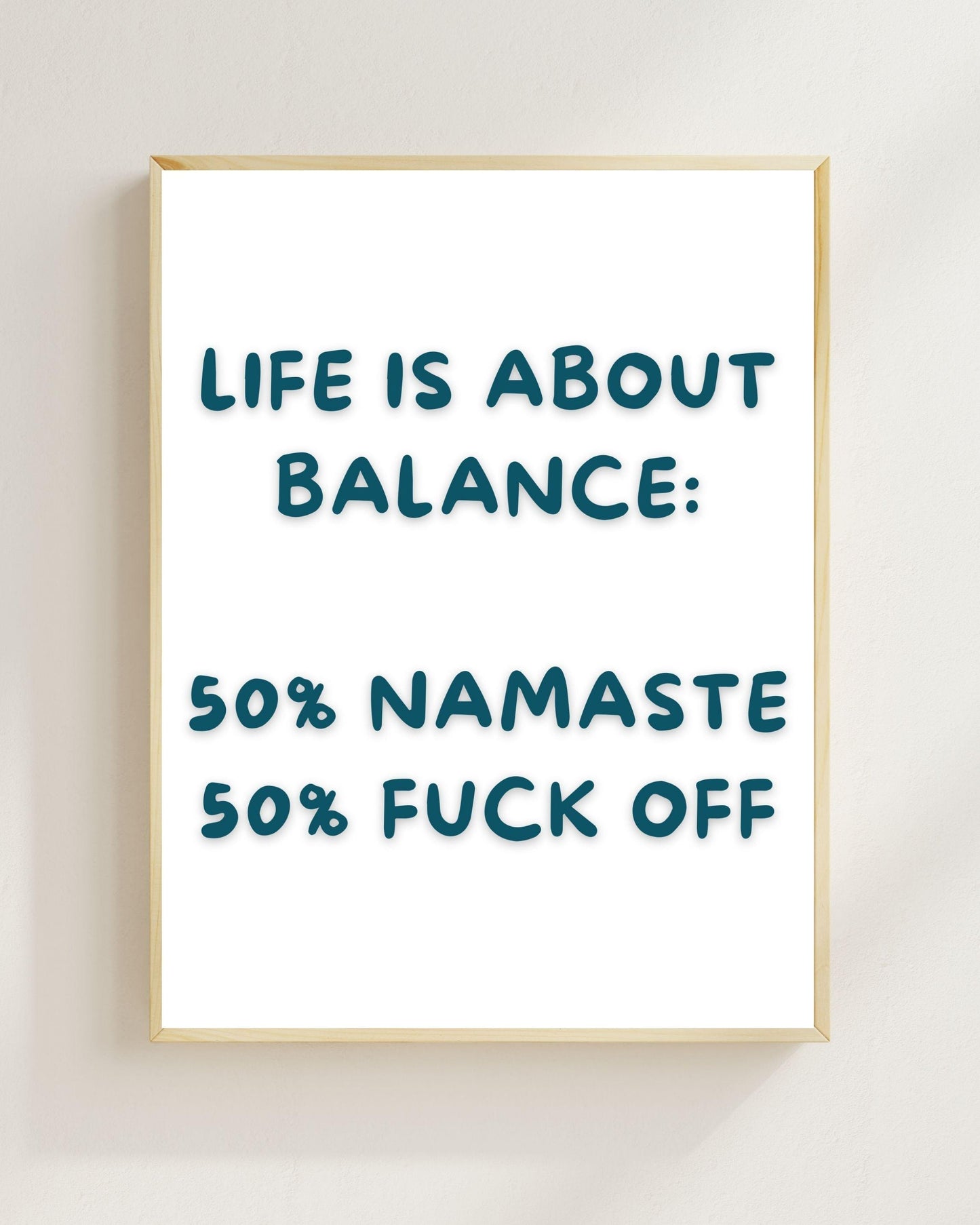 Life Is About Balance Poster Deutsch, Lustiges Yoga Poster, Namaste Fuck Off Wandbild, Sarkastischer Spruch Print, Lavendel Wall Art Plakat