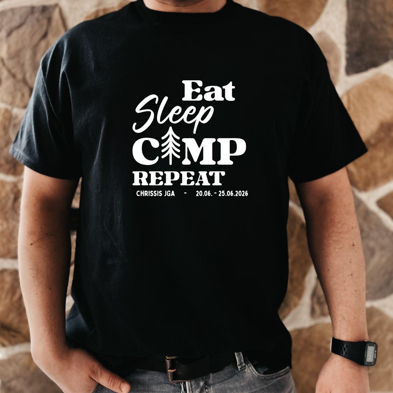 Camping JGA Shirt für Männer mit Outdoor Motiv – perfektes Abenteuer Urlaub Shirt für Junggesellenabschied, Campingtrip & Männerwochenende.