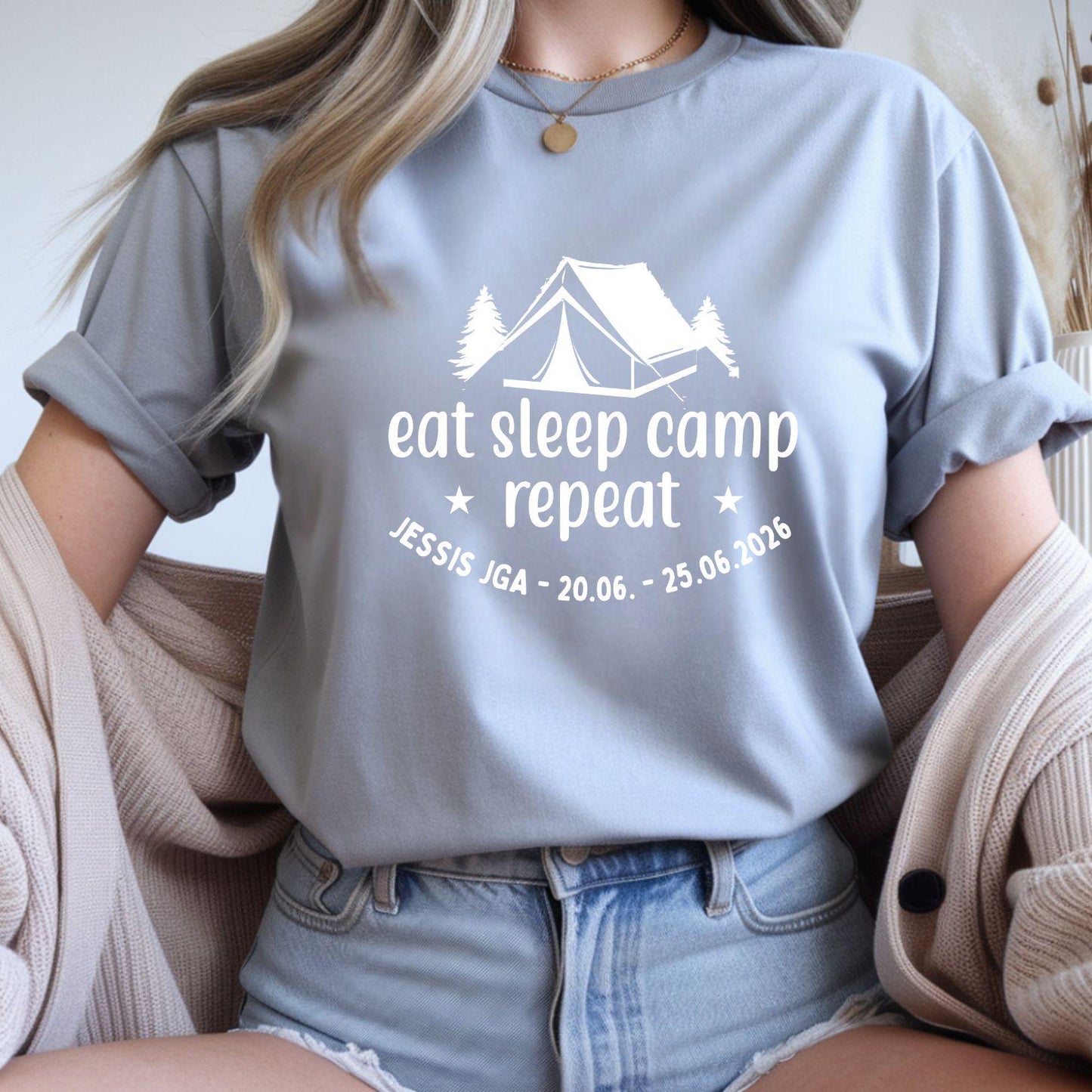 Camping JGA Shirt Damen personalisiert, Eat Sleep Camp Repeat Shirt, Frauen JGA Outfit, Outdoor Mädels Trip Shirt