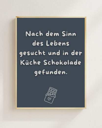 Nach dem Sinn des Lebens gesucht Poster | Lustiger Spruch Poster Küche | Mental Health Wandbild | Freundschaft Geschenk | Schokolade Poster