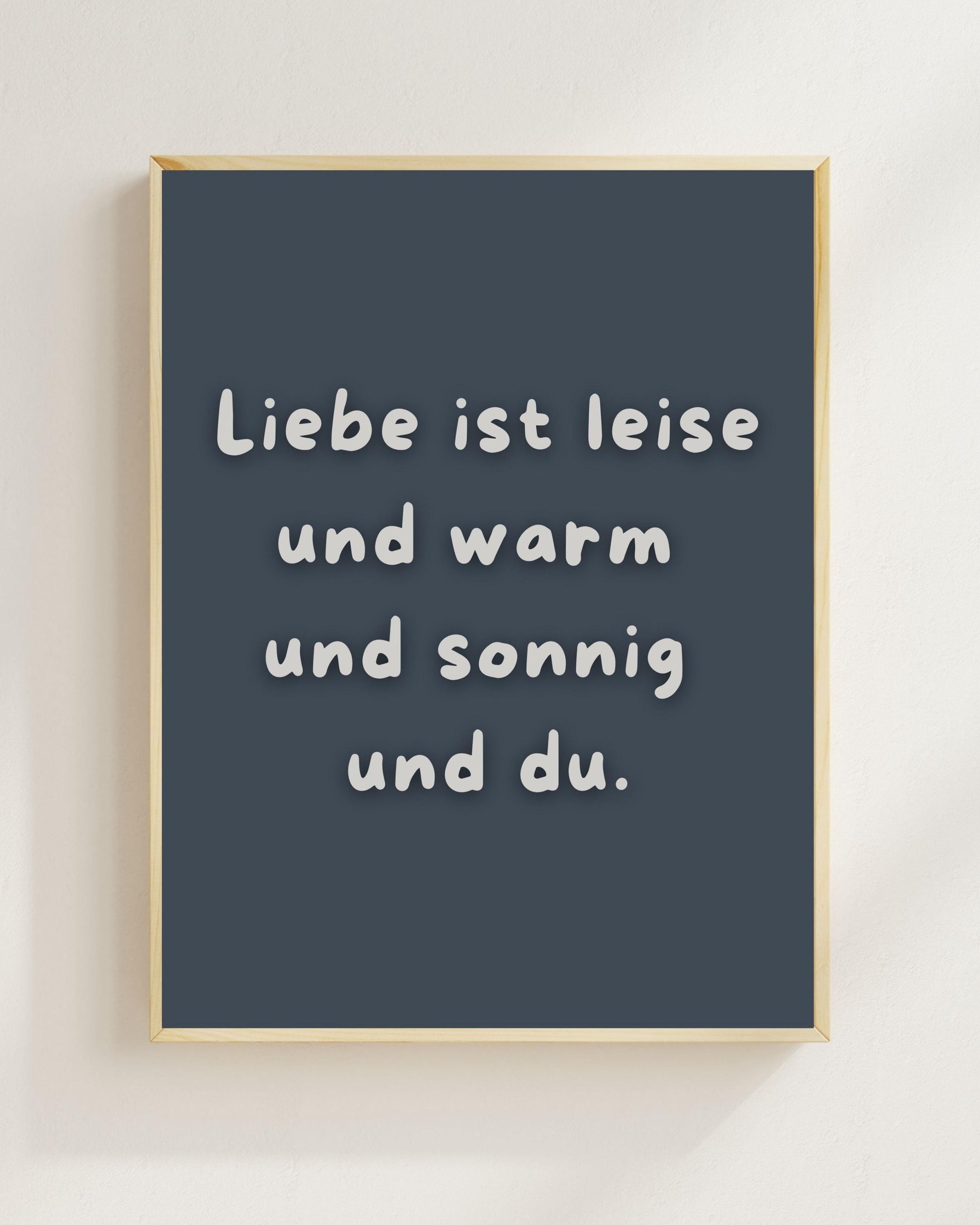 Liebe ist leise Poster | Liebe Wandbild Valentinstag Geschenk Jahrestag Plakat | Beziehung Geschenk | Freundschaft Positive Wanddeko
