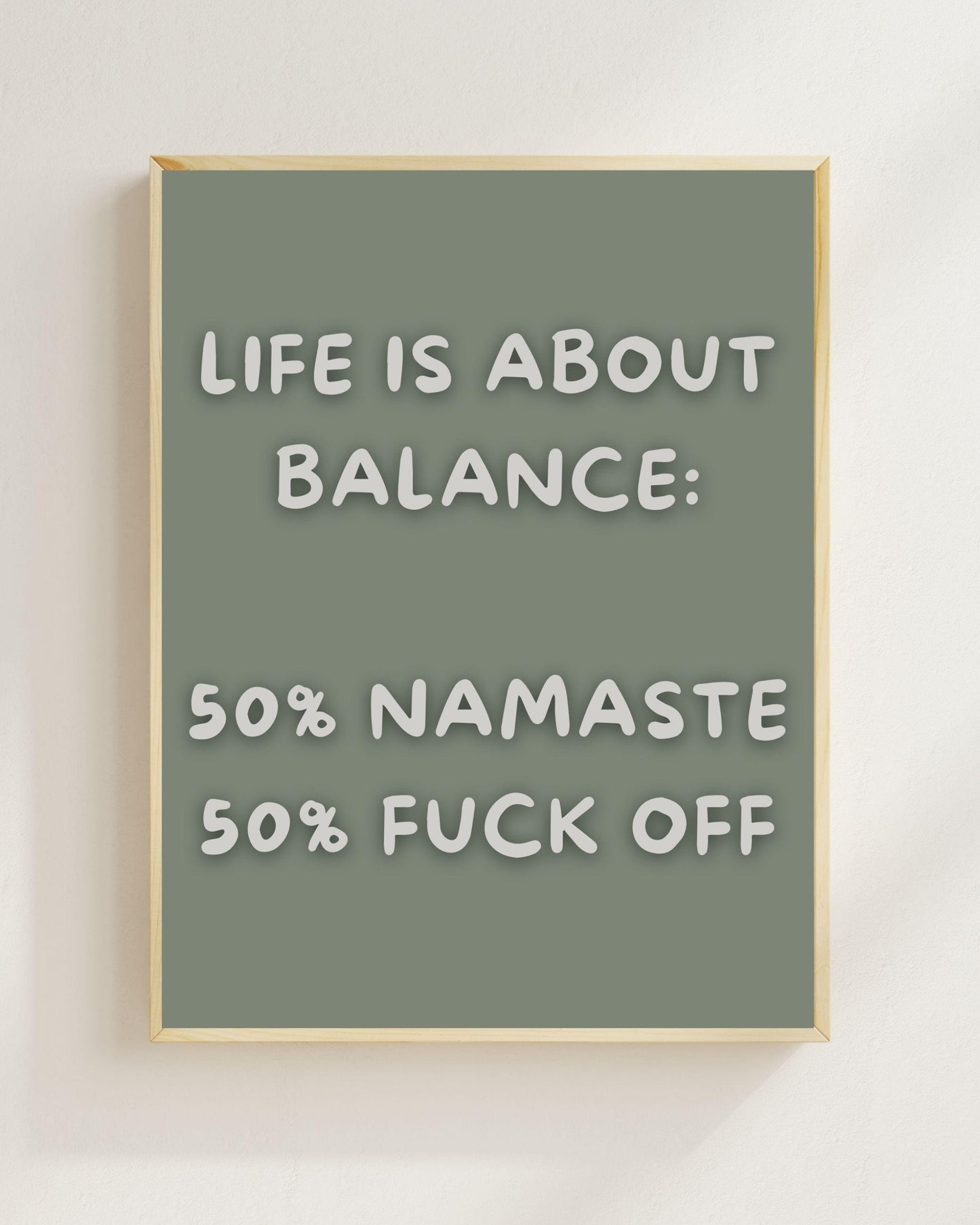 Life Is About Balance Poster Deutsch, Lustiges Yoga Poster, Namaste Fuck Off Wandbild, Sarkastischer Spruch Print, Lavendel Wall Art Plakat