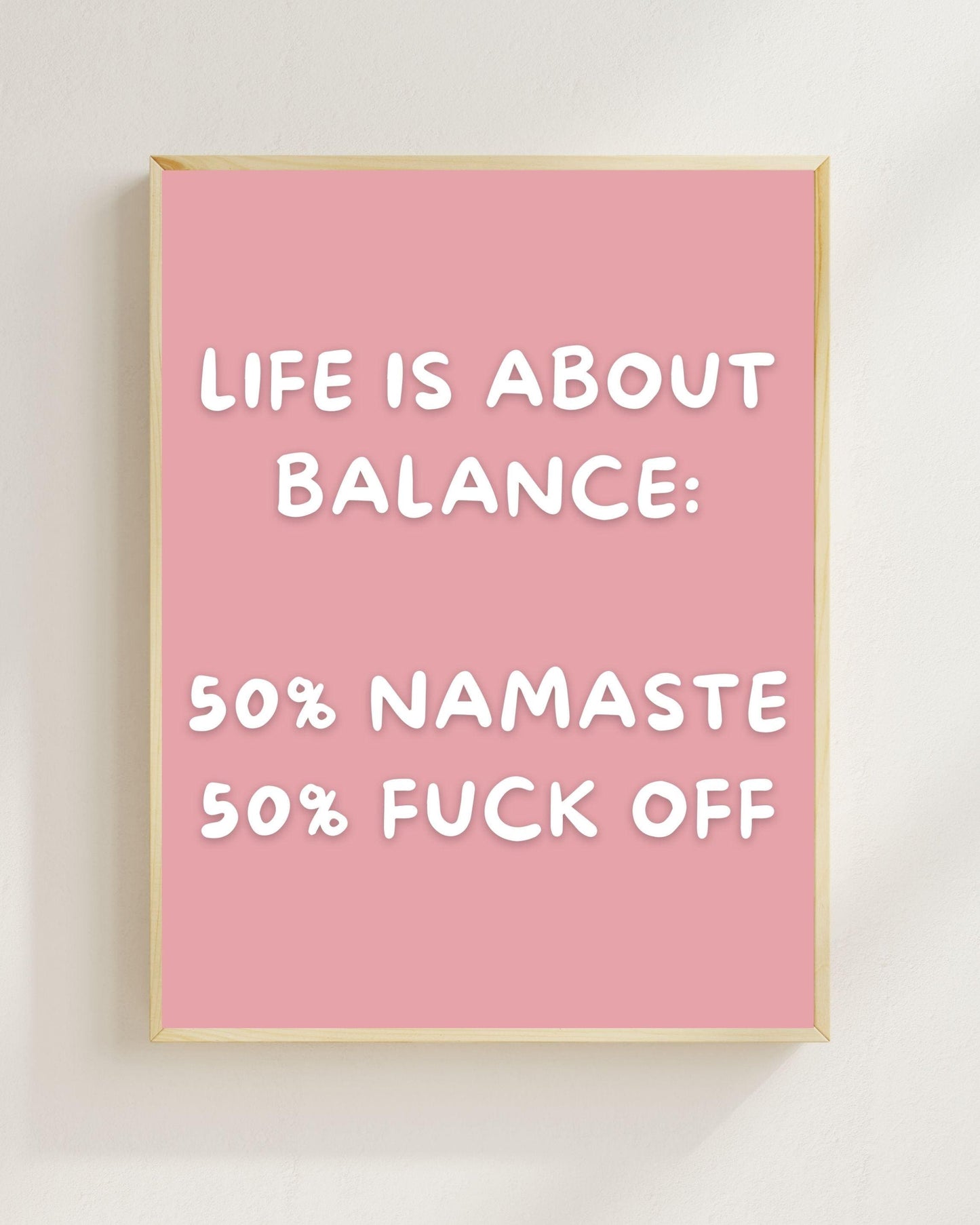 Life Is About Balance Poster Deutsch, Lustiges Yoga Poster, Namaste Fuck Off Wandbild, Sarkastischer Spruch Print, Lavendel Wall Art Plakat