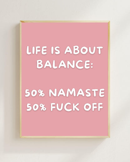 Life Is About Balance Poster Deutsch, Lustiges Yoga Poster, Namaste Fuck Off Wandbild, Sarkastischer Spruch Print, Lavendel Wall Art Plakat