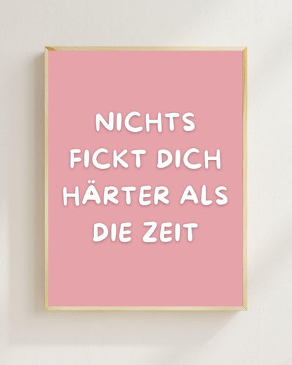 Nichts Fickt Dich Härter Als Die Zeit Poster | Lustiger Spruch | Motivation | Typografie Wandbild | Geschenk Idee Typografie Älter werden