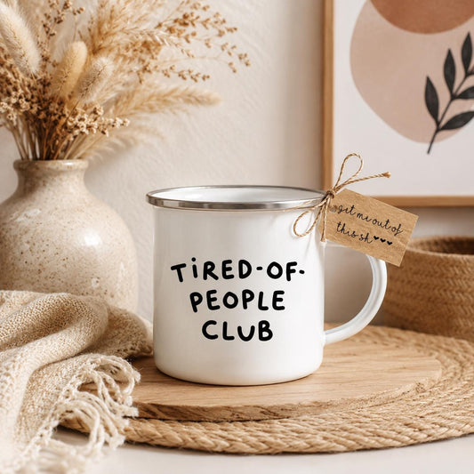 Tired-Of-Small-Talk Club Emaille Tasse | Introvertierter Becher | Lustiges Geschenk für Kollegin | Retro Kaffee Becher für Introverte Büro