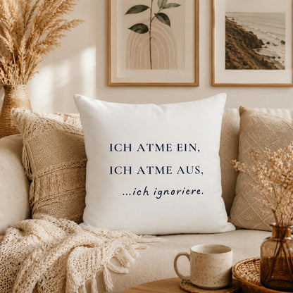Ich atme ein, ich atme aus, ich ignoriere Kissen | Lustiges Achtsamkeits Kissen | Mental Health Deko | Büro Humor Yoga Geschenkidee 40x40cm