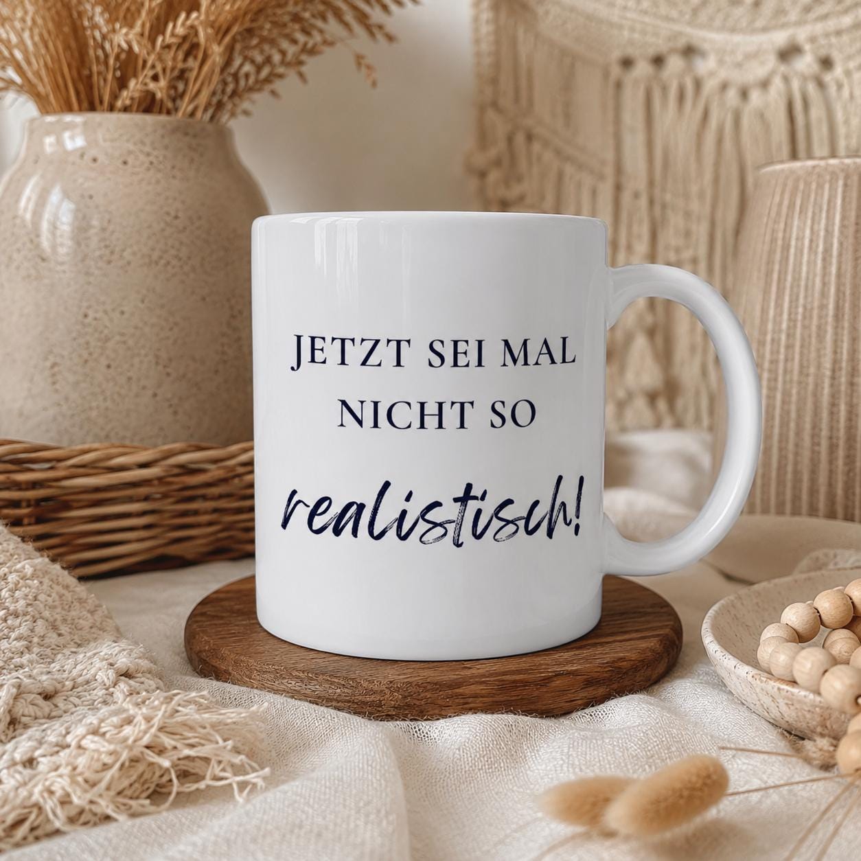 Jetzt sei mal nicht so realistisch Tasse | Lustige Spruch Tasse | Büro Humor | Geschenk Kollegen | Motivation Becher
