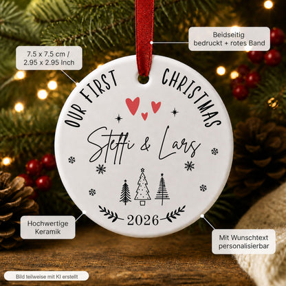 Personalisierter Weihnachtsanhänger für Paare & Familie, Our First Christmas Ornament 2026, Keramik Baumschmuck mit Namen Geschenk Idee