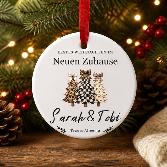 Personalisierter Weihnachtsanhänger Neues Zuhause, Keramik Ornament mit Namen & Adresse, Erstes Weihnachten Geschenk