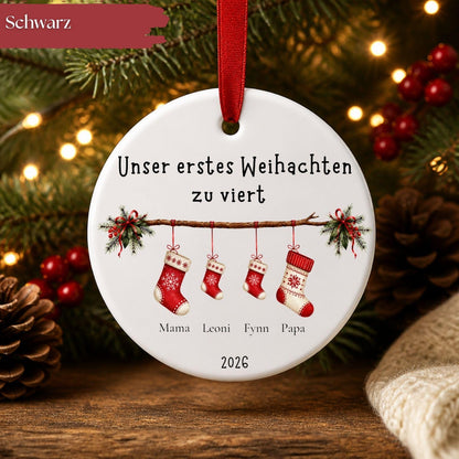 Personalisiertes Weihnachtsanhänger Familie zwei köpfig, Tannenbaum Dekoration, Ornament, Keramik Baby, Namen & Jahr 2026 Christbaumschmuck