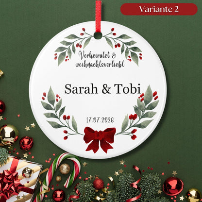 Personalisiertes First Christmas Ornament für Paare, Keramik Weihnachtsanhänger mit Namen & Datum, erstes Weihnachten frisch verheiratet