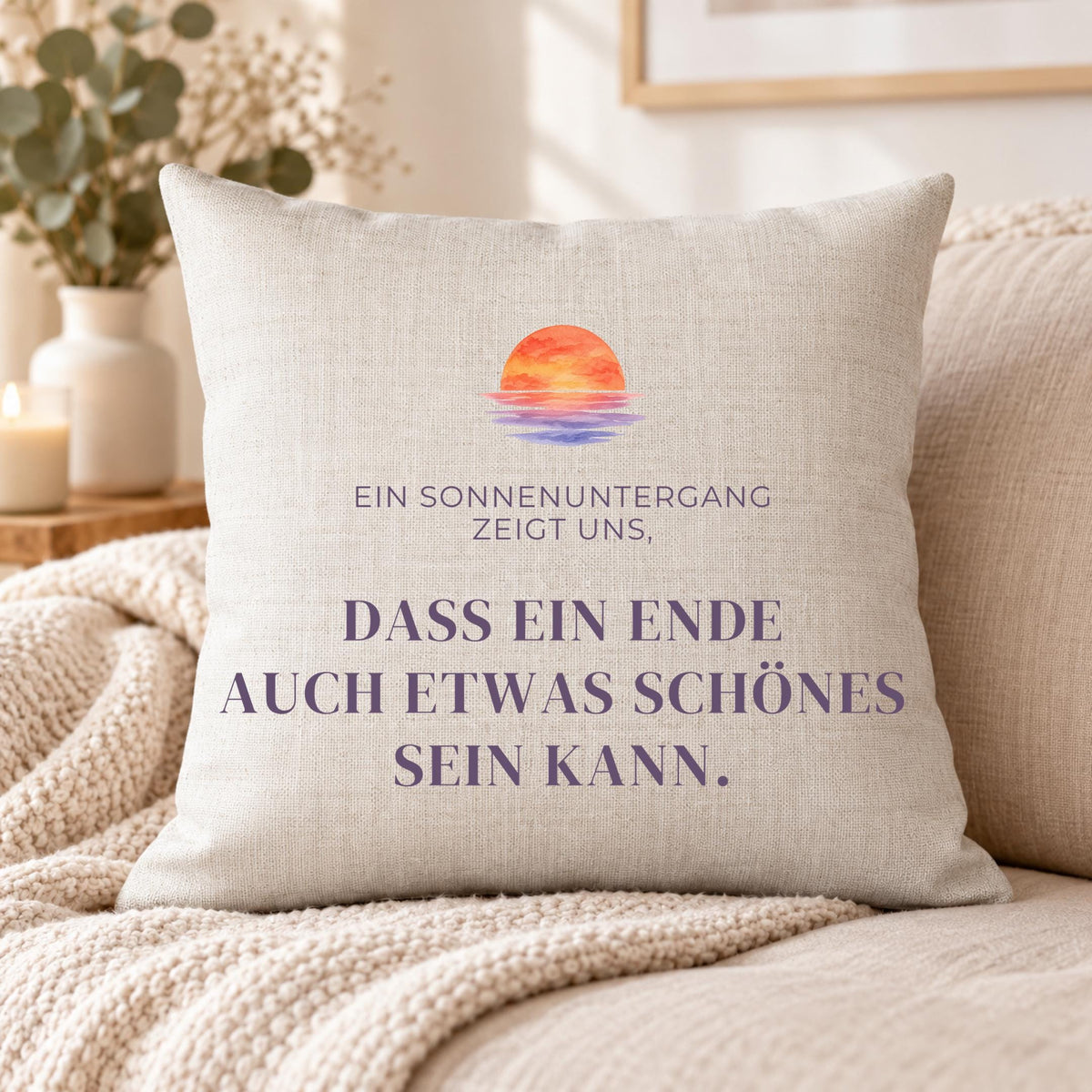 Kissen „Ein Sonnenuntergang zeigt uns, dass ein Ende auch etwas Schönes sein kann“ | Mutmacher Geschenk Neuanfang Aquarell Sonne Deko