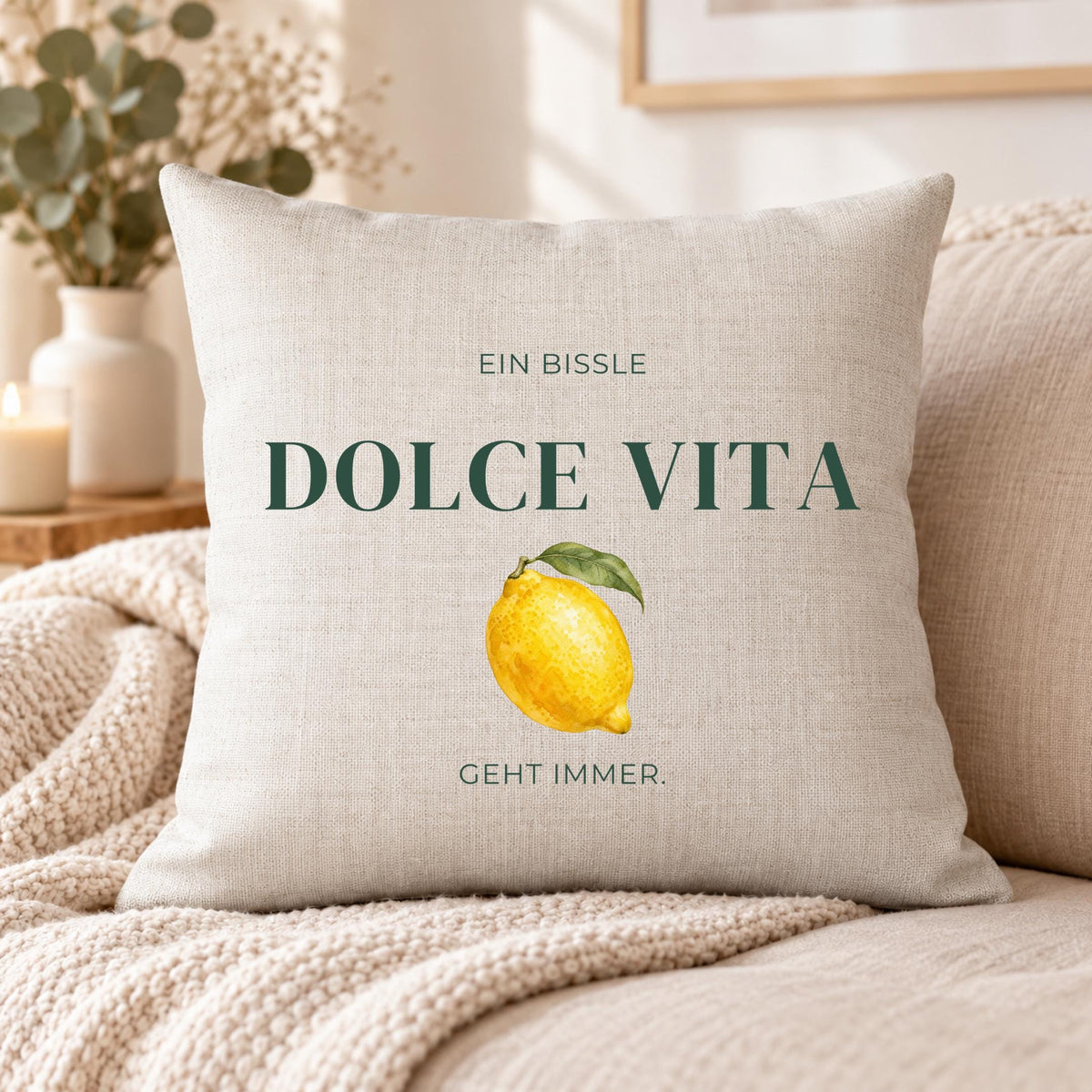 Kissen „Ein bissle Dolce Vita geht immer“ | Geschenk Freundin Italien Fans Aquarell Zitrone Sommer Deko Sofa Mediterrane Lebensfreude
