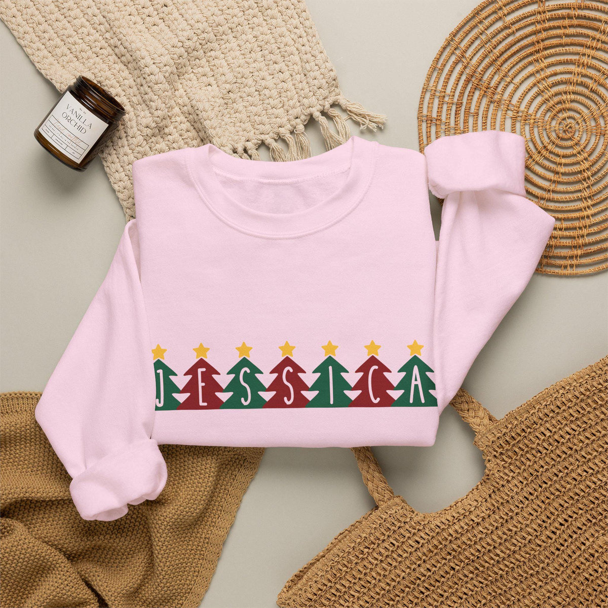 Personalisierter Weihnachtspullover mit Name | Tannenbaum Schriftzug | Familien Partnerlook Geschenk Mama Papa Advent Fotoshooting Sand