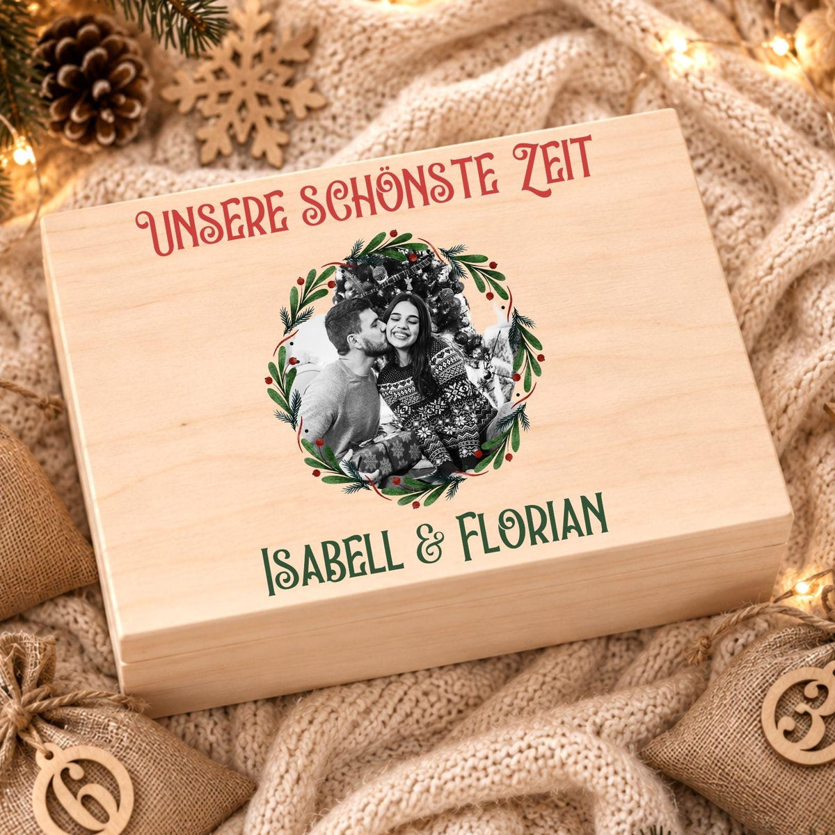 Adventskalender für Paare mit Foto personalisiert | Holzbox zum Befüllen mit 24 Jutesäckchen Holzzahlen, Geschenk für Partner mit Wunschtext