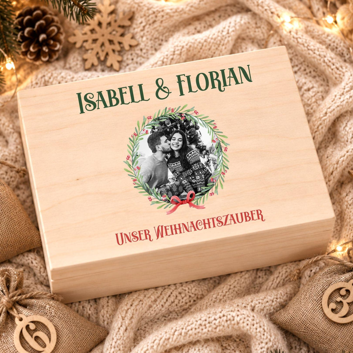 Adventskalender für Paare mit Foto personalisiert | Holzbox zum Befüllen mit 24 Jutesäckchen Holzzahlen, Geschenk für Partner mit Wunschtext