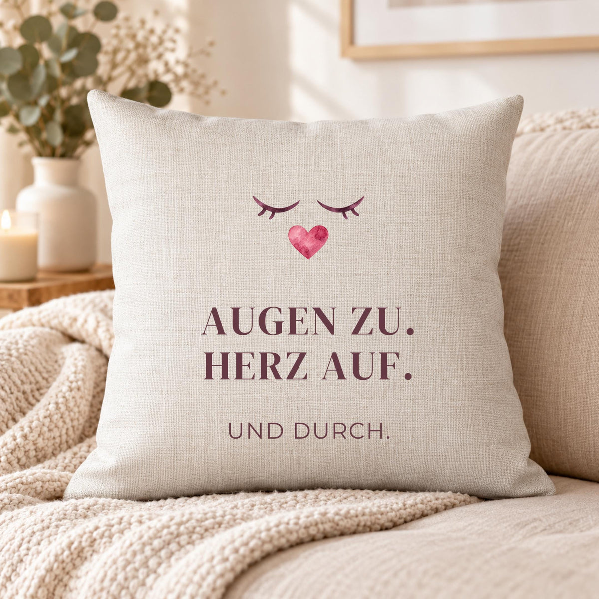 Kissen „Augen zu. Herz auf. Und durch.“ | Mutmacher Geschenk Freundin Neuanfang Geburtstag Aquarell Herz Sofa Deko Motivation Zuversicht