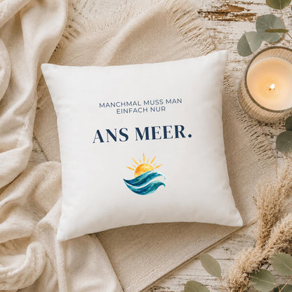 Kissen „Manchmal muss man einfach nur ans Meer“ | Maritime Deko Geschenk Freundin Meerliebhaber Einzug Geburtstag Aquarell Wellen Sofa