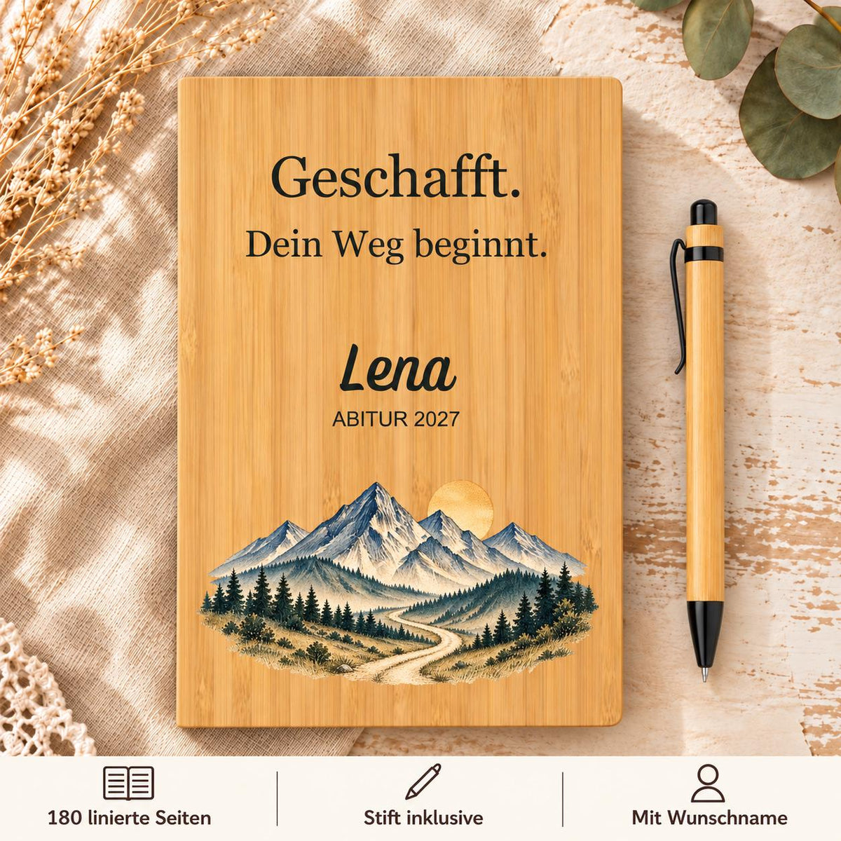 Abitur Geschenk personalisiert – Bambus-Notizbuch mit Namen, Abschlussjahr und Stift, Bergmotiv zum Schulabschluss