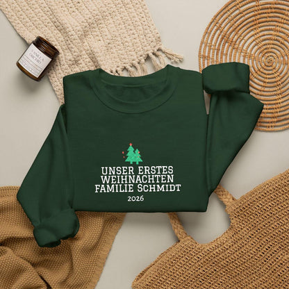 Personalisierter Familien Weihnachtspulli mit Wunschtext | Bestickter Unisex Sweater Familienoutfit Partnerlook Baum Geschenk Pullover Rot