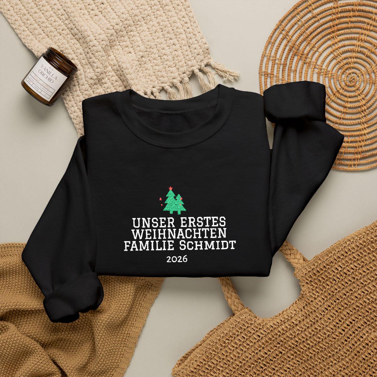 Personalisierter Familien Weihnachtspulli mit Wunschtext | Bestickter Unisex Sweater Familienoutfit Partnerlook Baum Geschenk Pullover Rot