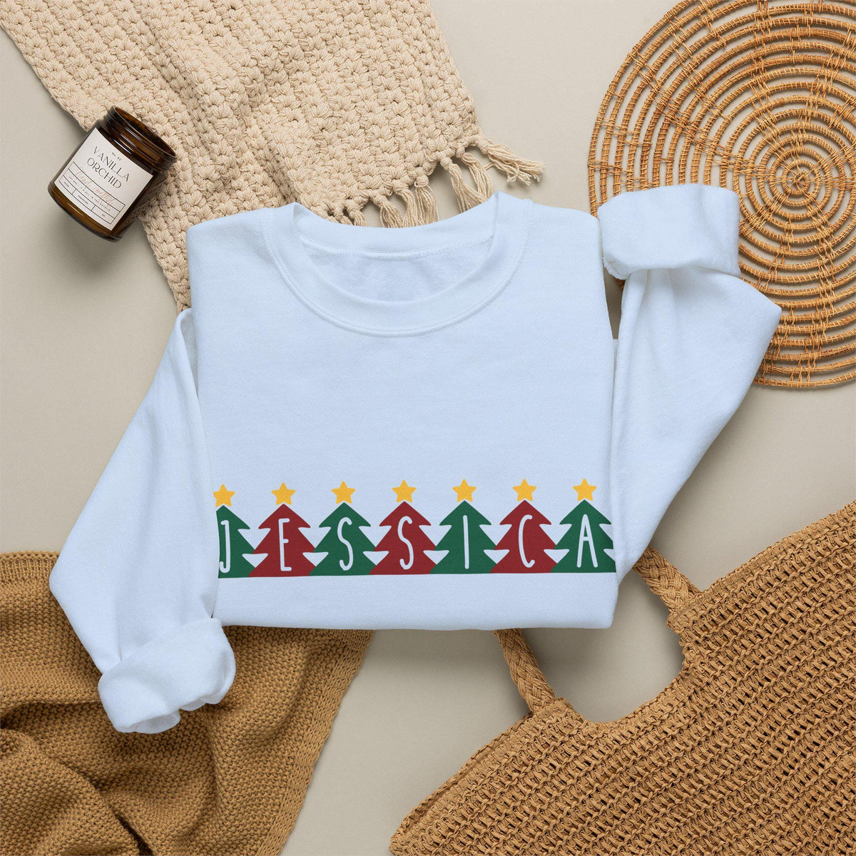 Personalisierter Weihnachtspullover mit Name | Tannenbaum Schriftzug | Familien Partnerlook Geschenk Mama Papa Kinder Advent Fotoshooting