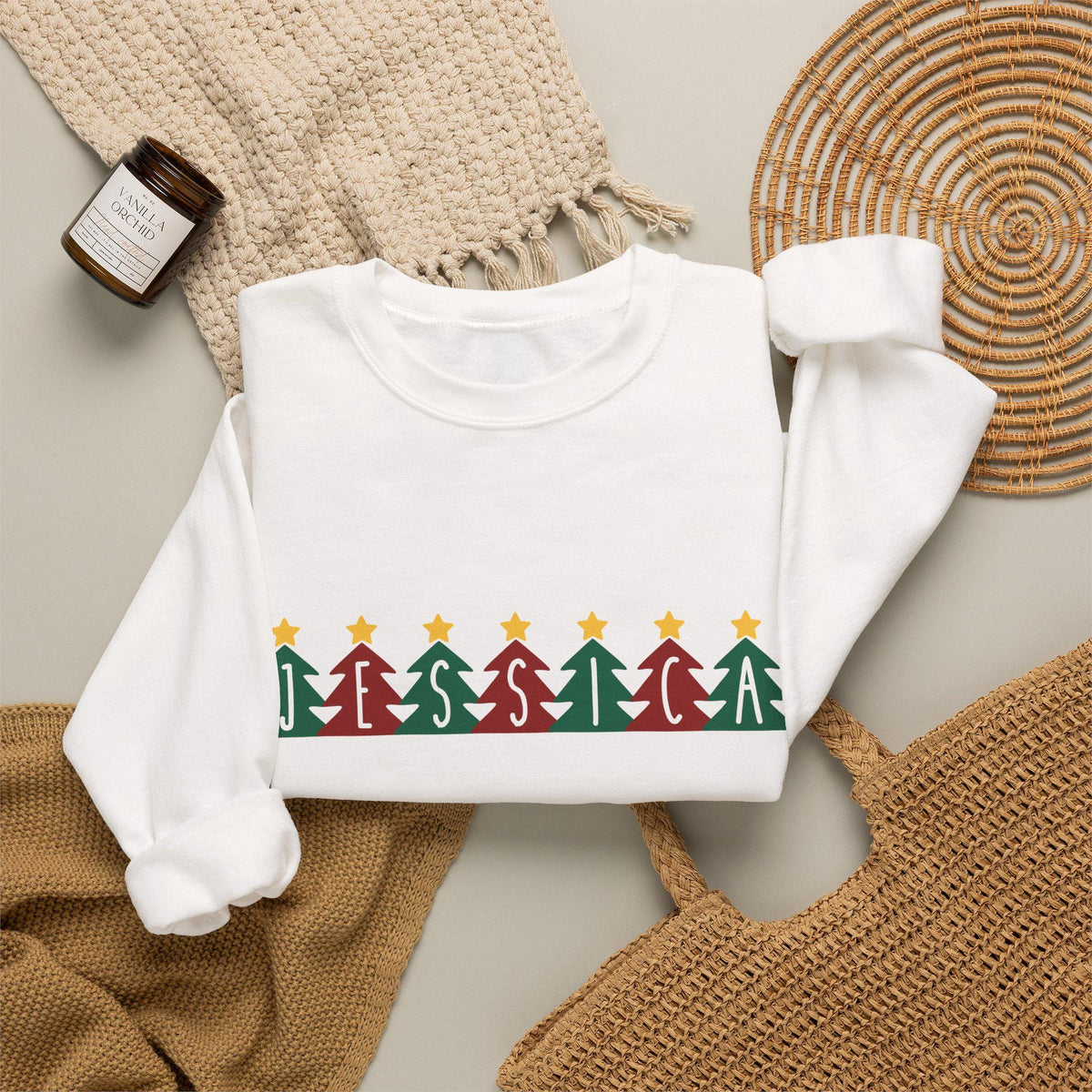 Personalisierter Weihnachtspullover mit Name | Tannenbaum Schriftzug | Familien Partnerlook Geschenk Mama Papa Advent Fotoshooting Sand