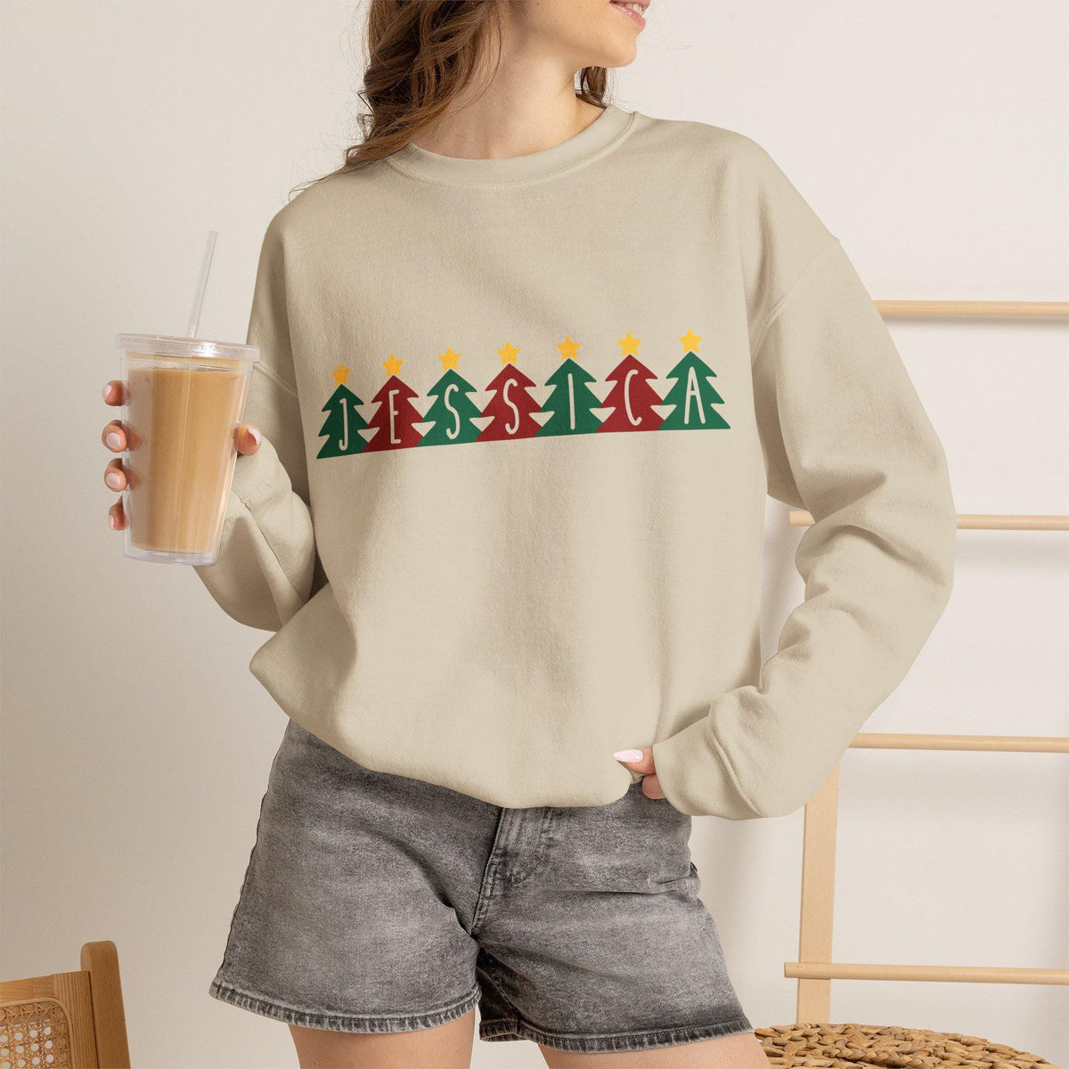 Personalisierter Weihnachtspullover mit Name | Tannenbaum Schriftzug | Familien Partnerlook Geschenk Mama Papa Kinder Advent Fotoshooting