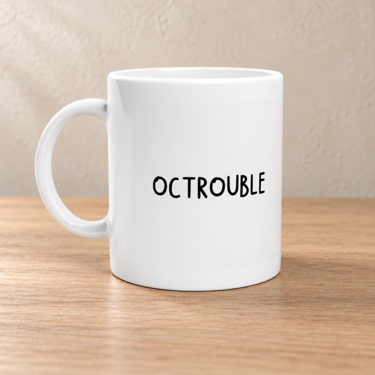 OCTROUBLE Tasse | Lustiger Oktober Spruch | Halloween Geschenk Freundin Kollegin | Herbst Humor Keramikbecher Büro Kaffeebecher Geschenk