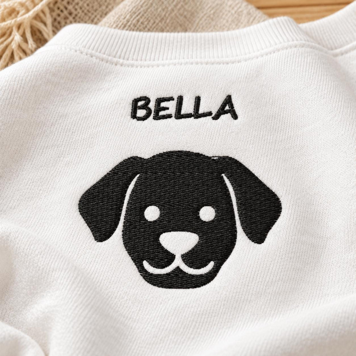 Personalisierter Hundepullover mit Name – Bestickter Unisex Sweater mit Hundesilhouette, Geschenk für Hundemama und Hundepapa Haustier Bild
