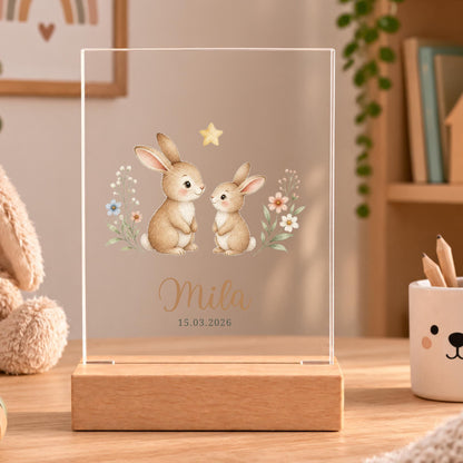 Personalisiertes Nachtlicht rechteckig, Hasen mit Blumen, LED Acryl mit Holzsockel, Kinderzimmer, Geschenk Geburt Taufe Geburtstag