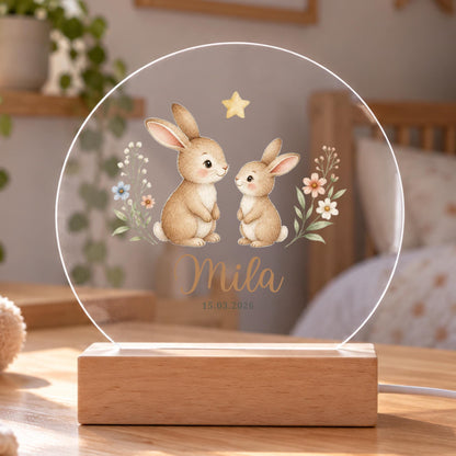Personalisiertes Nachtlicht rund, Hasen mit Blumen, LED Acryl mit Holzsockel, Kinderzimmer, Geschenk Geburt Taufe Geburtstag