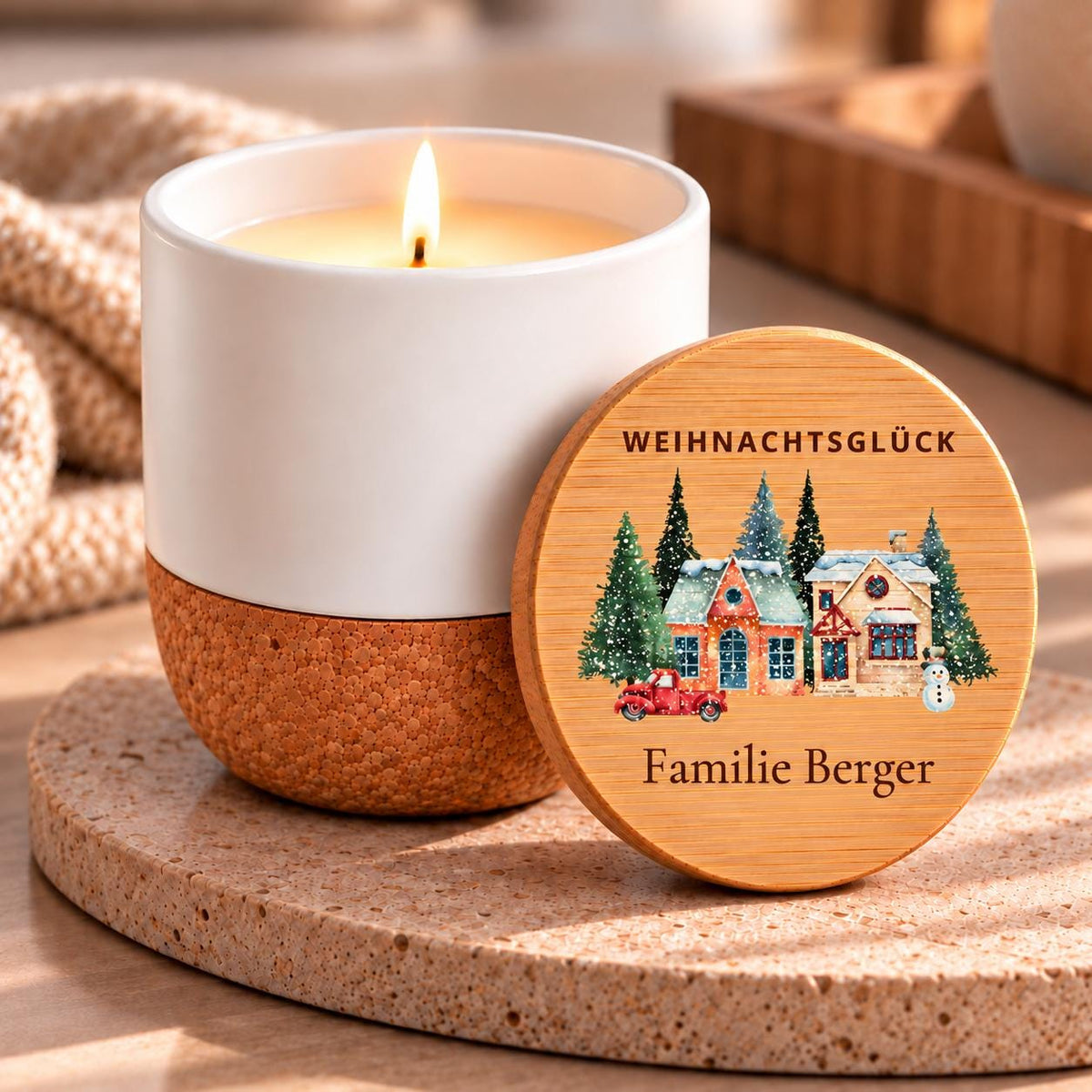 Personalisierte Duftkerze zu Weihnachten | Weihnachtsglück mit Familiennamen | Winterhäuser, Geschenk Familie | Vanille + Bambusdeckel