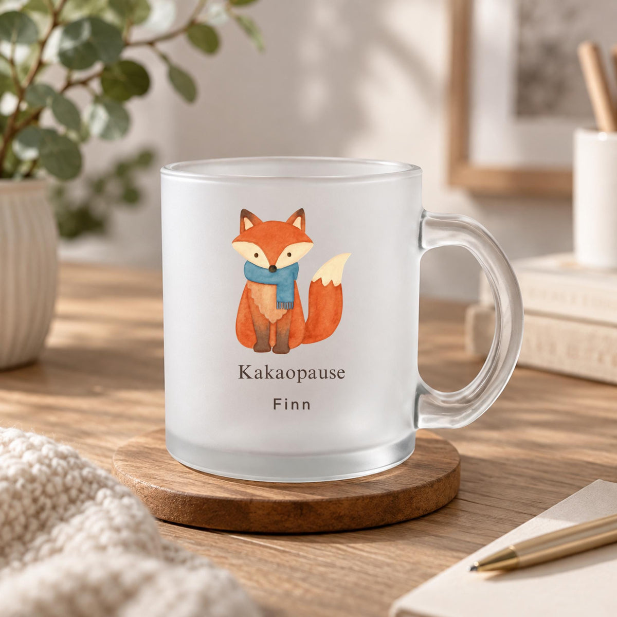 Kinder Glastasse personalisiert mit Namen, Fuchs mit blauem Schal, klar oder satiniert 300 ml, Geschenk Fuchsfans, Geburtstag Kakaopause