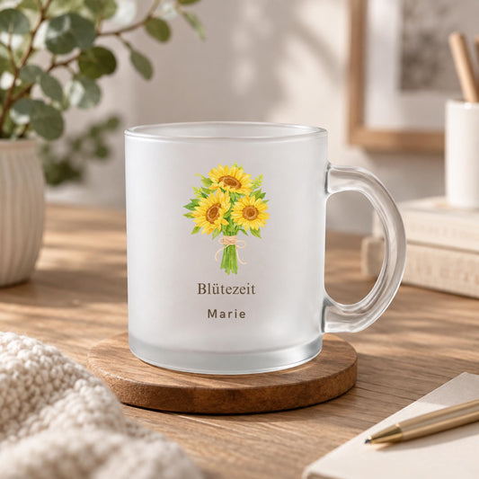 Glastasse personalisiert Sonnenblumen mit Namen, Blütezeit Aquarell, satiniert 300 ml, Geschenk Gartenfreundin, Geburtstag Frühling Bunt