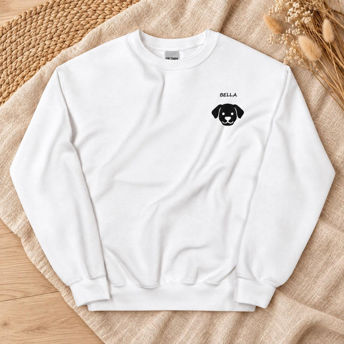 Personalisierter Hundepullover mit Name – Bestickter Unisex Sweater Hundesilhouette, Geschenk Hundemama Hundepapa Haustier Bild Sand Beige