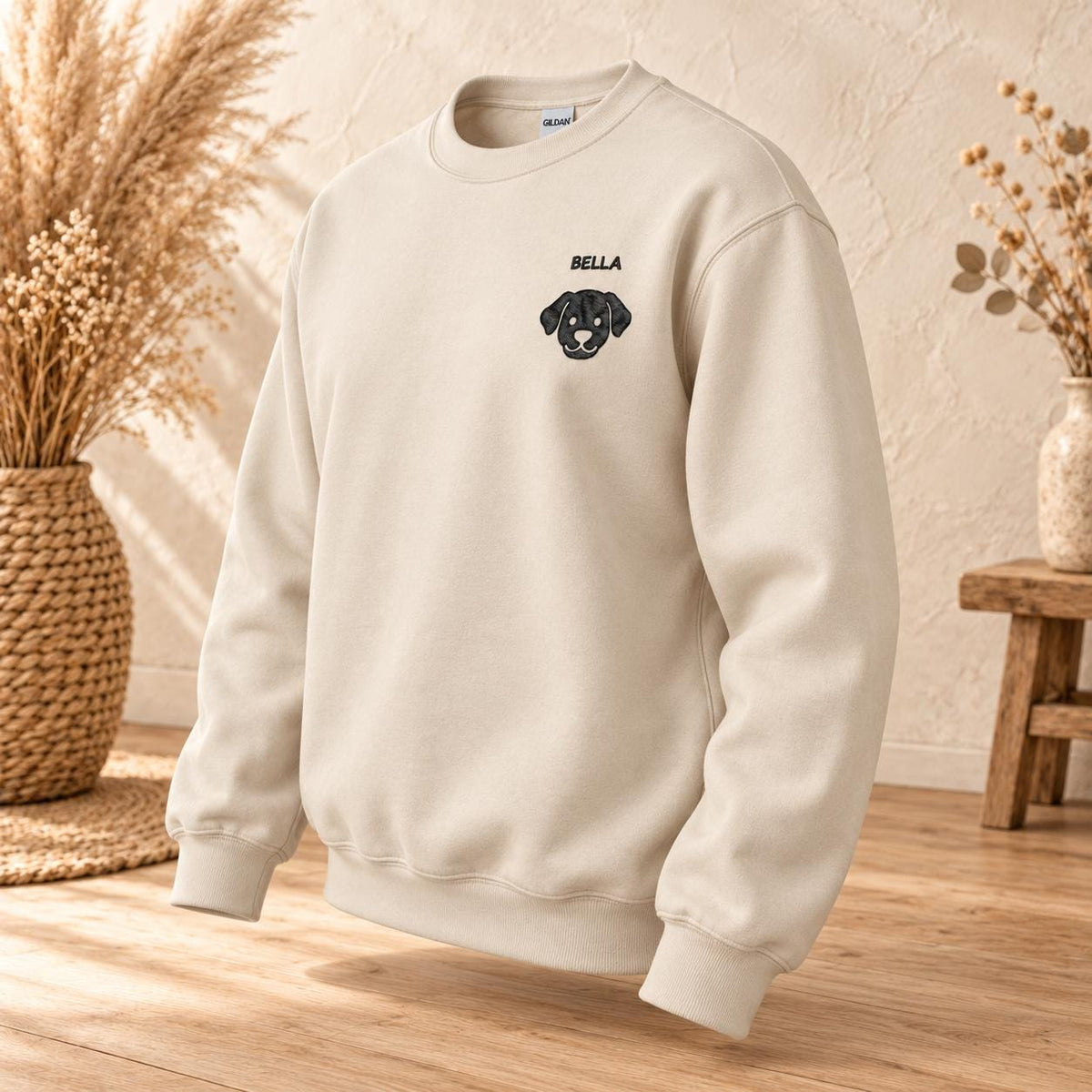 Personalisierter Hundepullover mit Name – Bestickter Unisex Sweater Hundesilhouette, Geschenk Hundemama Hundepapa Haustier Bild Sand Beige